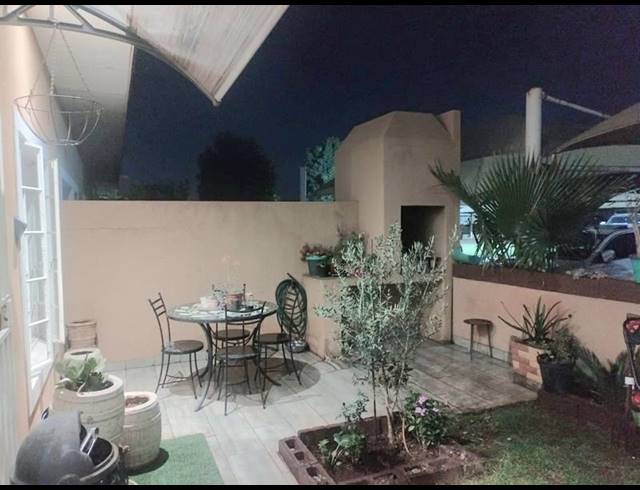 2 BEDROOM PROPERTY TO RENT IN KOOKRUS